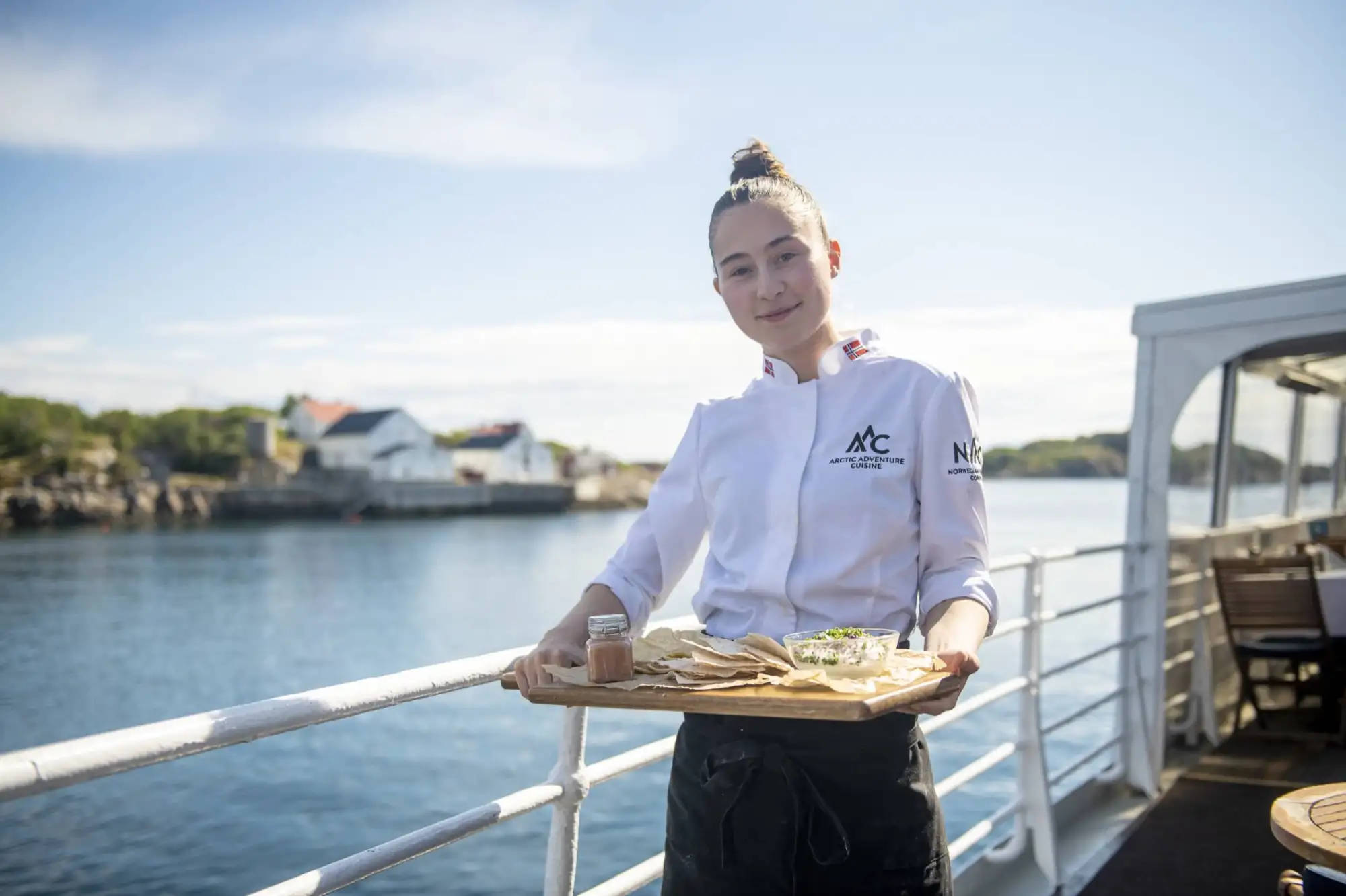 _VB09341-food-dining-boat-arctic-cuisine-lofoten-northern-norway-norwegian-adventure-company.jpg – Norwegian Adventure Company
