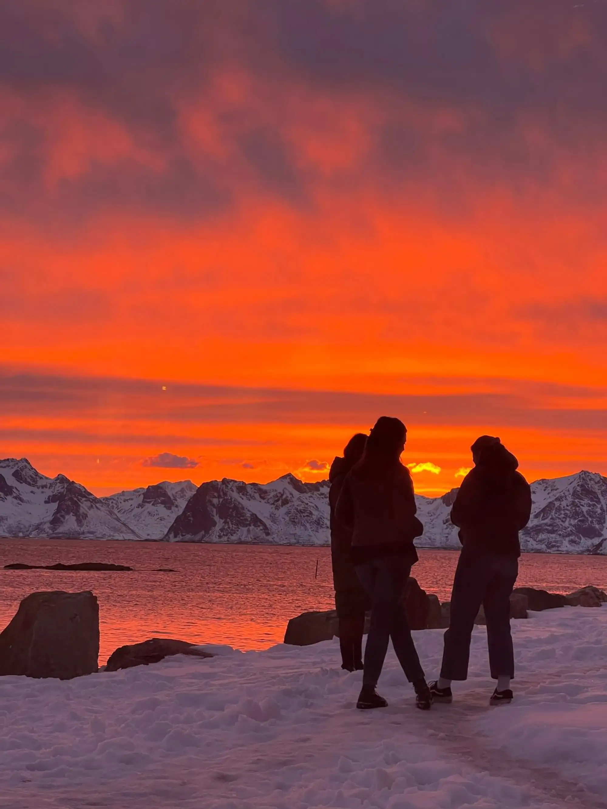 toppturhelg-lofoten-34-sunset-in-the-ocean-in-norway-stunning-views-northern-norway-norwegian-adventure-company.jpg – Norwegian Adventure Company