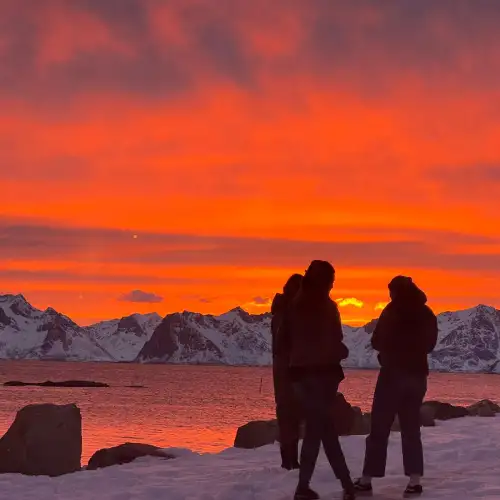 toppturhelg-lofoten-34-sunset-in-the-ocean-in-norway-stunning-views-northern-norway-norwegian-adventure-company.jpg – Norwegian Adventure Company
