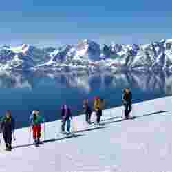 Lyngen er et eldorado for toppturer på ski. – Norwegian Adventure Company