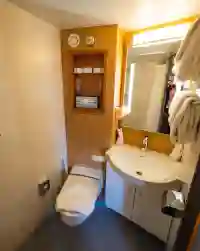 High standard, private bathrooms in all cabins with modern amenities including under floor heating, a shower, sink and toilet. – Norwegian Adventure Company