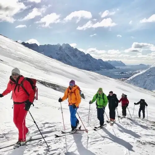 På Arctic Haute Route kan du komme til topps i Lofoten, Andørja, Senja og Kvaløya – Norwegian Adventure Company