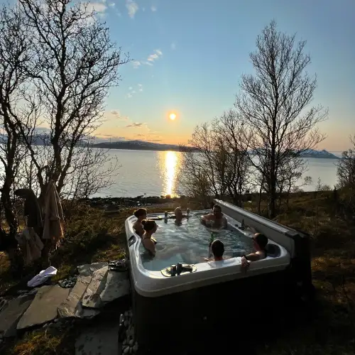 bath-lyngen-aurora.jpg – Norwegian Adventure Company