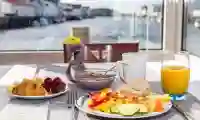 Nydelig frokost inkludert i prisen. – Norwegian Adventure Company