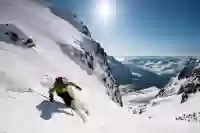 SPEKTAKULÆRE FJELL OG FJORDER Det er gode grunner til at Nord-Norge står frem som ett av Norges aller sterkeste ikon-destinasjoner. Det er få steder i verden du finner like spektakulær skikjøring som her. – Norwegian Adventure Company
