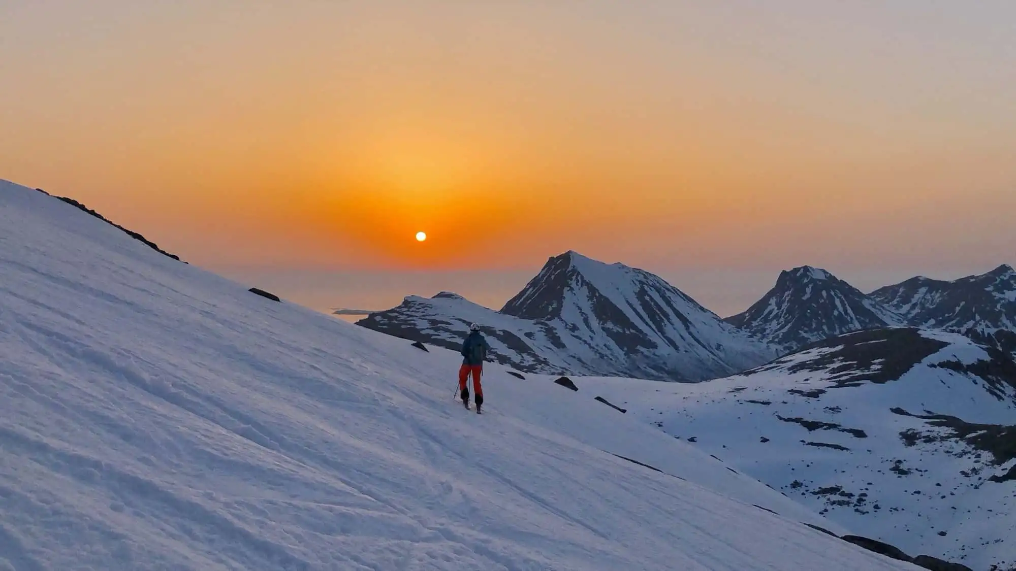 topptur-ski-touring-skiing-kvaloya-tromsoe-northern-norway-norwegian-adventure-company-03.jpg – Norwegian Adventure Company