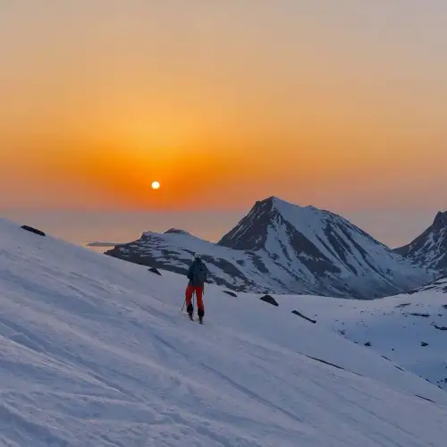 topptur-ski-touring-skiing-kvaloya-tromsoe-northern-norway-norwegian-adventure-company-03.jpg – Norwegian Adventure Company