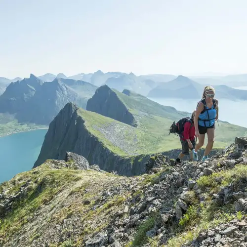 vandring-fjelltur-trekking-hiking-senja-northern-norway-norwegian-adventure-company-01.jpg – Norwegian Adventure Company