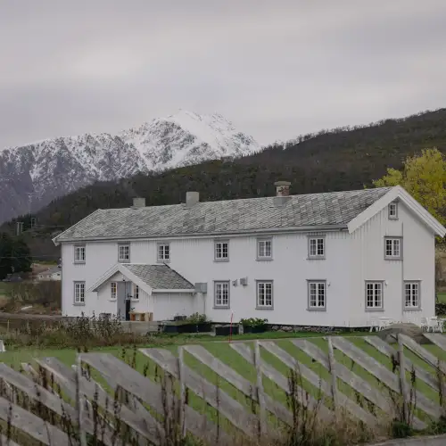 Mariell Lind Hansen – Norwegian Adventure Company
