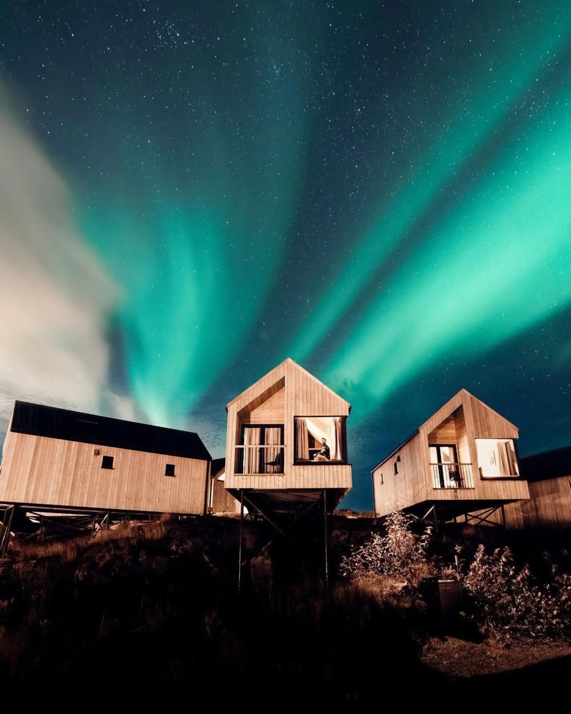 nordlys-hillside-hattvika.jpg – Norwegian Adventure Company