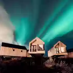 nordlys-hillside-hattvika.jpg – Norwegian Adventure Company