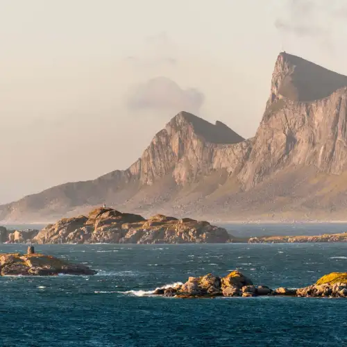 havet-opplevelsesuke-i-lofoten-henningsvaer-fjelltur-surfing-fiske-rib-safari-kultur-kulinarisk-norwegian-adventure-company-95.jpg – Norwegian Adventure Company