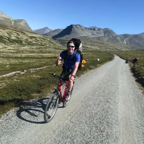 pm-pa-sykkeltur.jpg – Norwegian Adventure Company