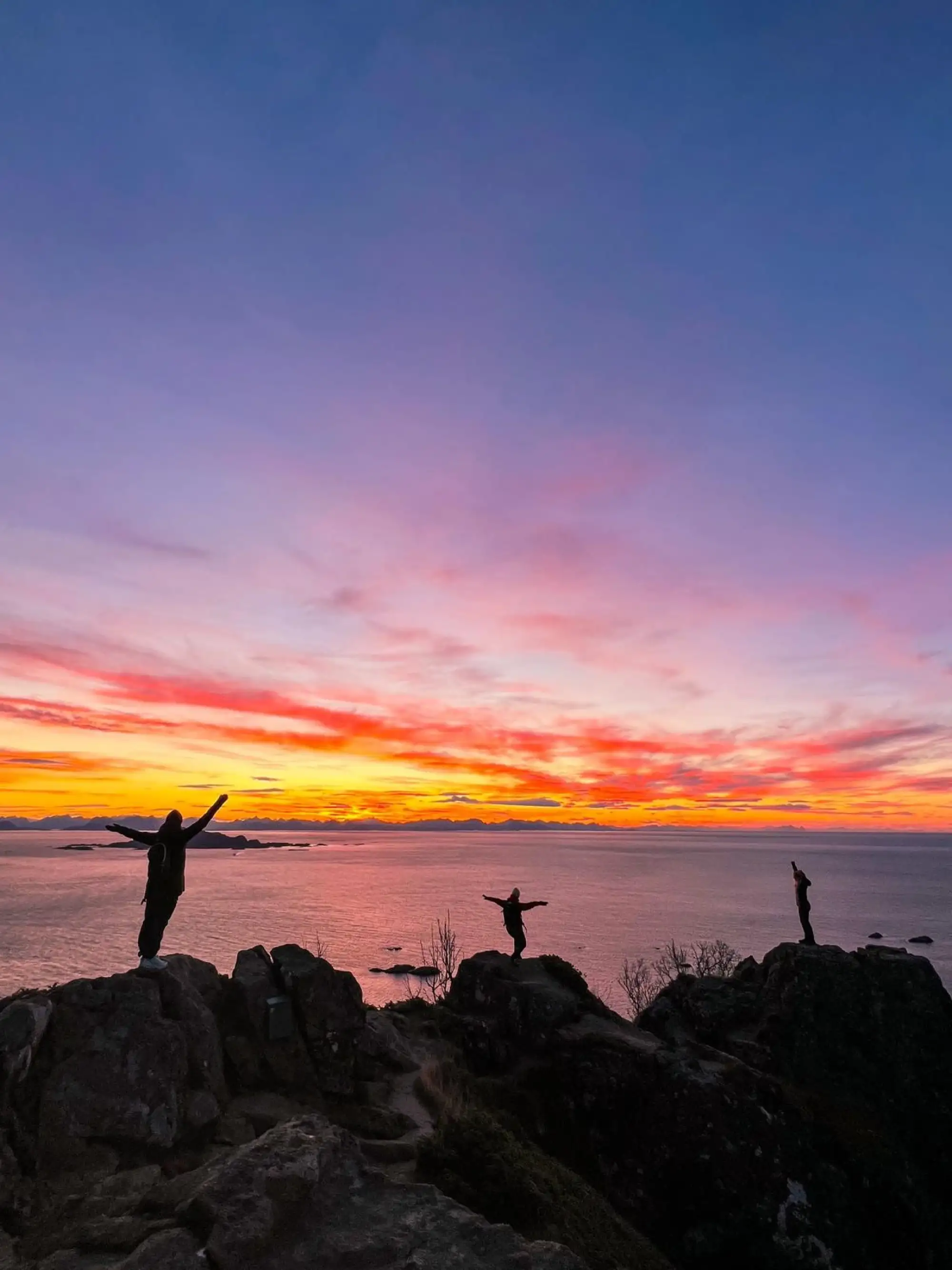 samle-teamet-pa-utekontor.jpg – Norwegian Adventure Company