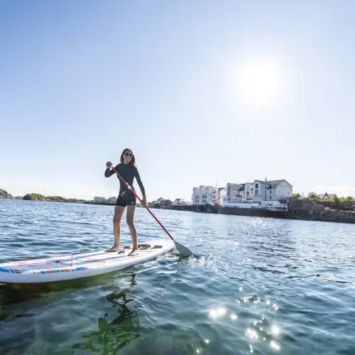 sup-i-henningsvaer-1624111605.jpg – Norwegian Adventure Company