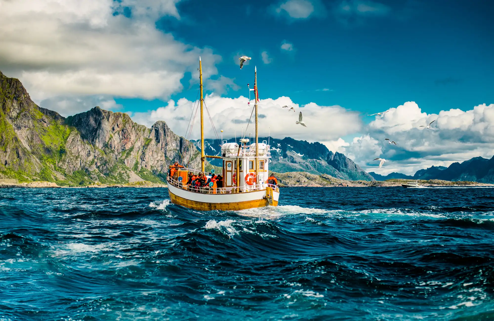 Lofoten - Henningsvær and Fishing Adventure – Norwegian Adventure Company